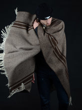 Load image into Gallery viewer, l Solitario Traditional Poncho Brown stripe
