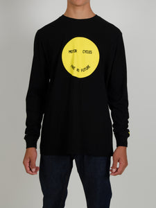 El Solitario Smiley Black Long Sleeve T-Shirt. Model Front